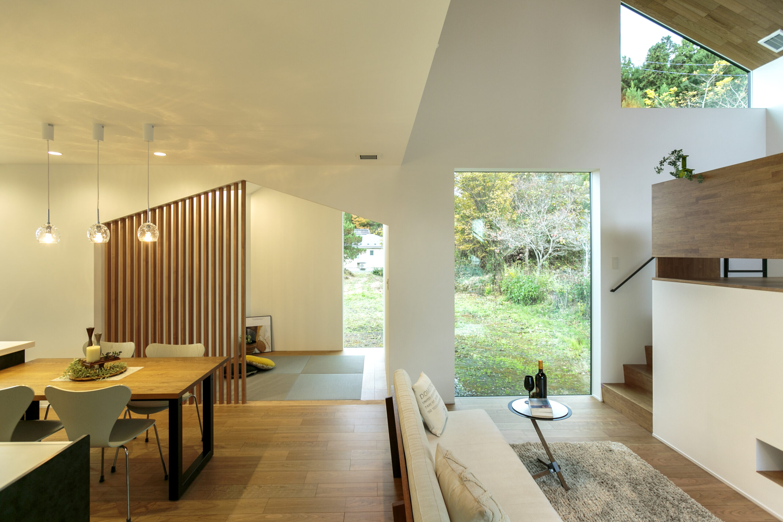 風景を切り取ったかのような窓設計。岩手県矢巾町小平一級建築士の施工事例