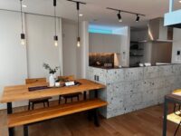 DEARHOME盛岡市の施工事例。大谷石を使った造作のキッチンがこだわりポイント。